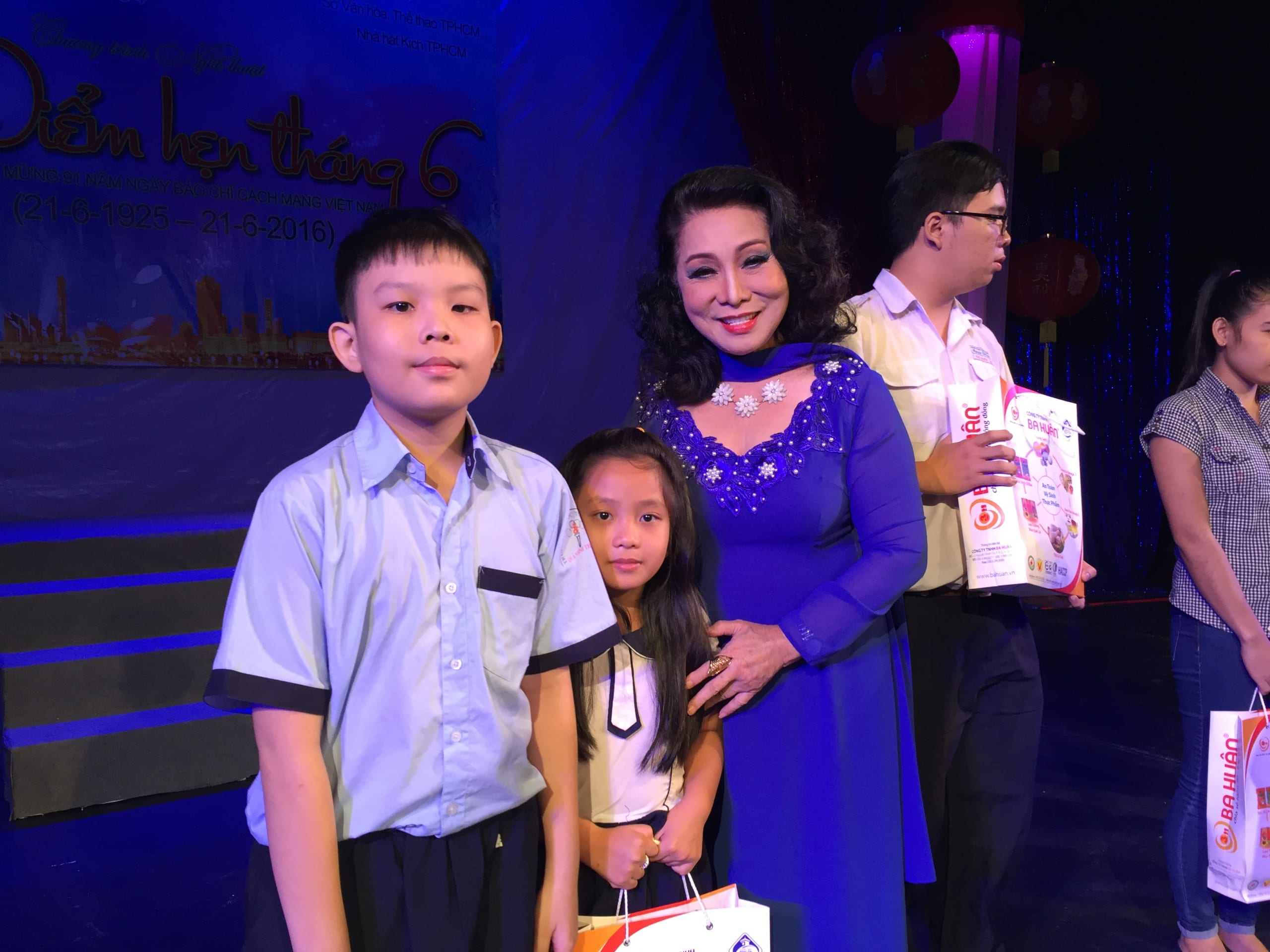 NS Bạch Tuyết, Thanh Kim Huệ kỳ vọng ở nhà báo văn nghệ 6 NS Bạch Tuyết, Thanh Kim Huệ kỳ vọng ở nhà báo văn nghệ - ảnh 5